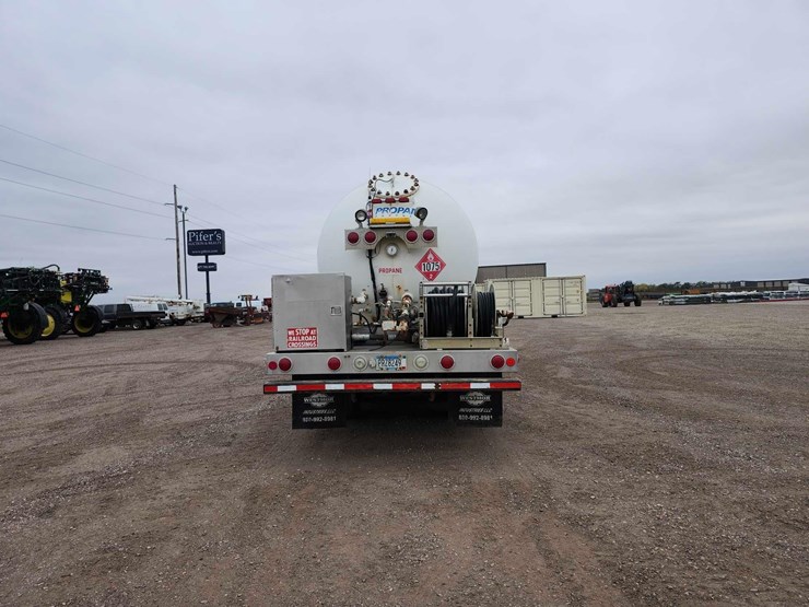 freightliner-propane-truck-image-8