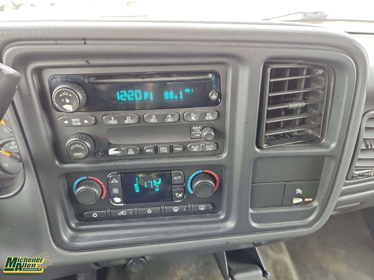 2004-chevrolet-silverado-2500-image-12