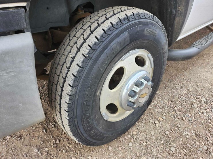 2005-gmc-sierra-3500-image-9