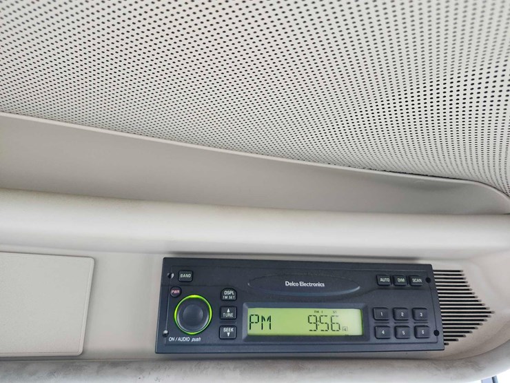 2005-john-deere-6420-image-19