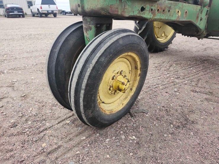 john-deere-520-image-33