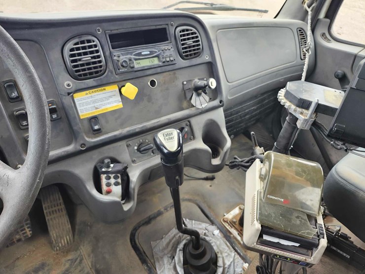 freightliner-propane-truck-image-29