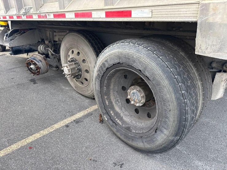 2017-peterbilt-567-image-6