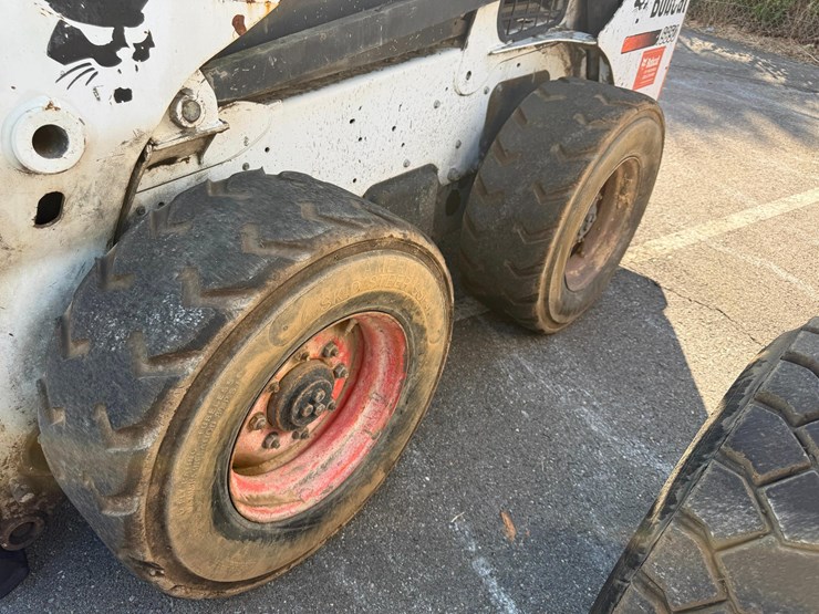 2015-bobcat-s650-image-16