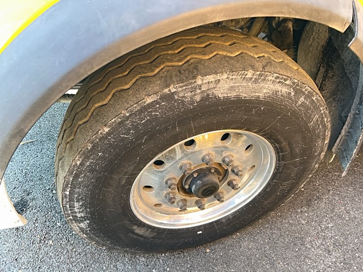 2017-peterbilt-567-image-3