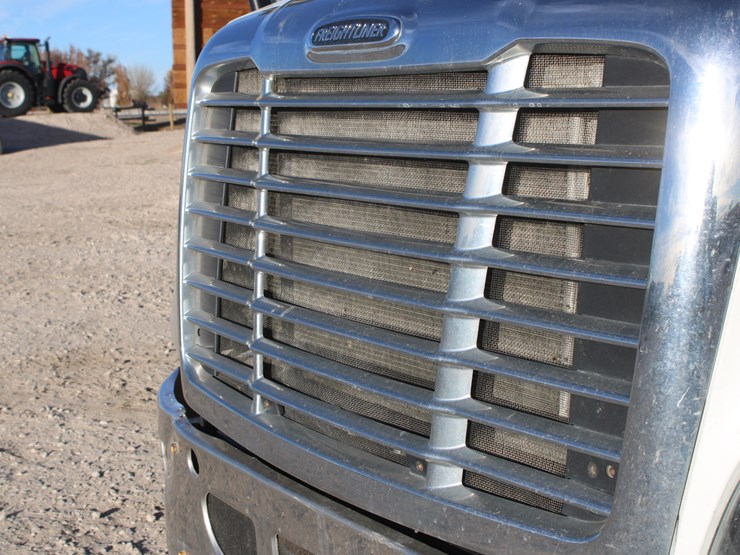 2016-freightliner-cascadia-125-image-37