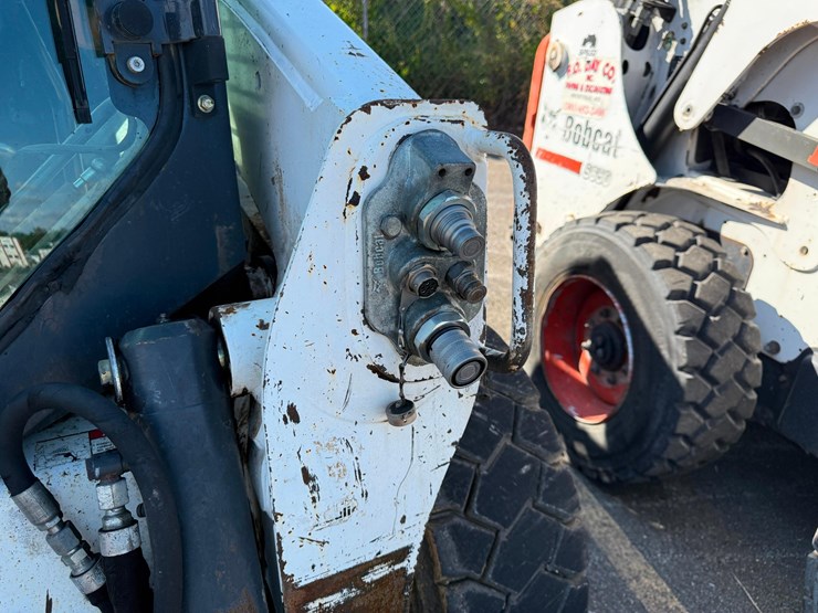 2015-bobcat-s650-image-9
