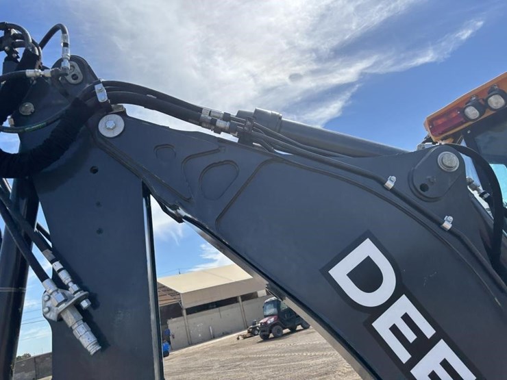 2020-deere-310l-ep-image-22