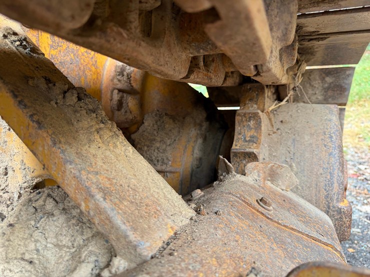 caterpillar-d4c-xl-image-10