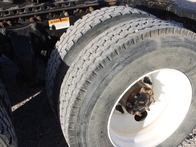 2016-freightliner-cascadia-125-image-17