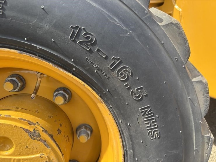 2020-deere-310l-ep-image-28