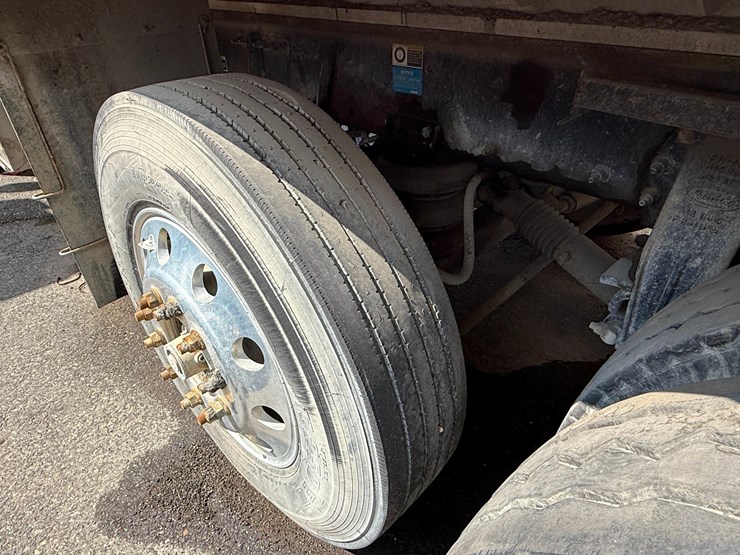 2018-peterbilt-567-image-13