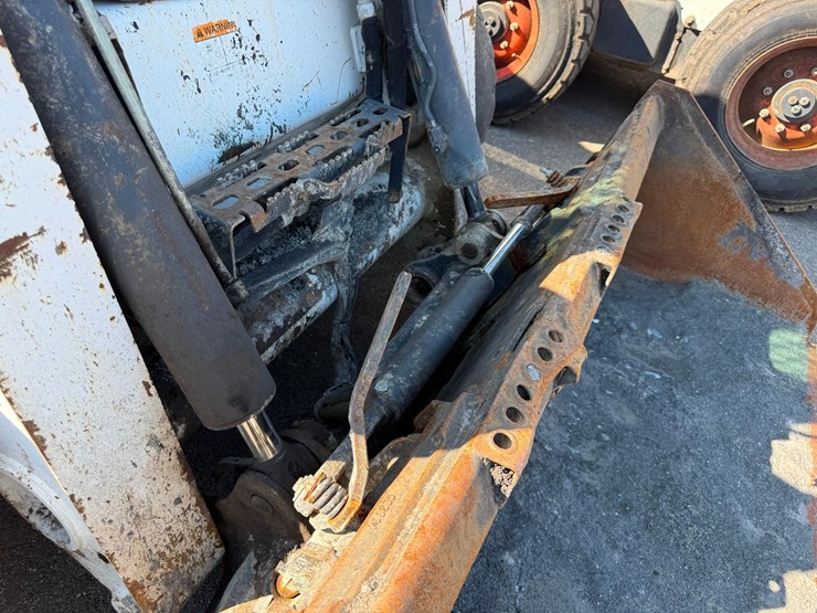 2015-bobcat-s650-image-8