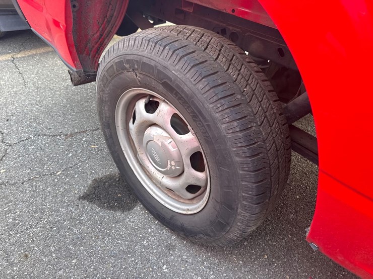 2022-ford-f150-xl-image-9