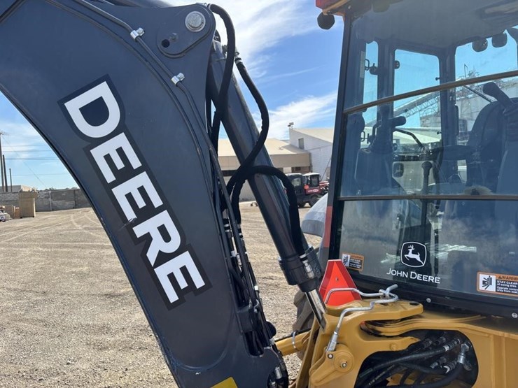 2020-deere-310l-ep-image-23