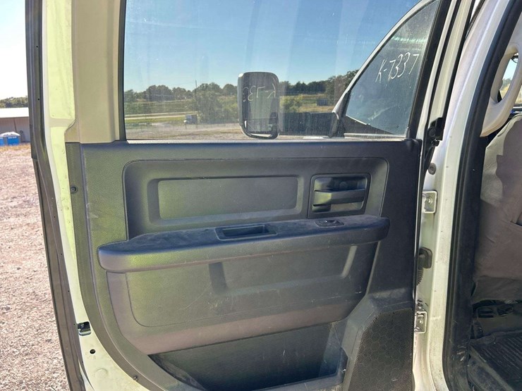 2016-dodge-ram-5500-4x4-crew-cab-stellar-4421-4,000lb-2-ton-crane-service-truck-image-18