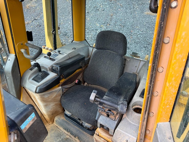 caterpillar-d6n-xl-image-12