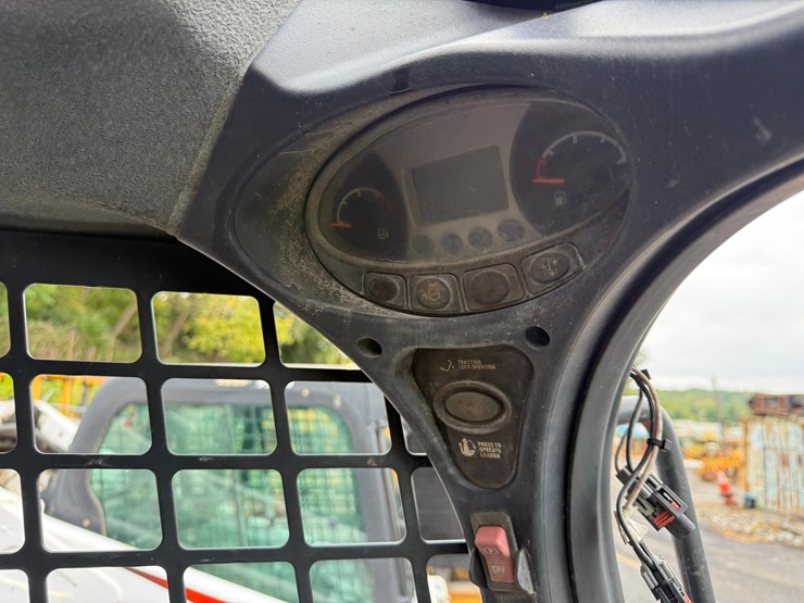 2016-bobcat-s650-image-9