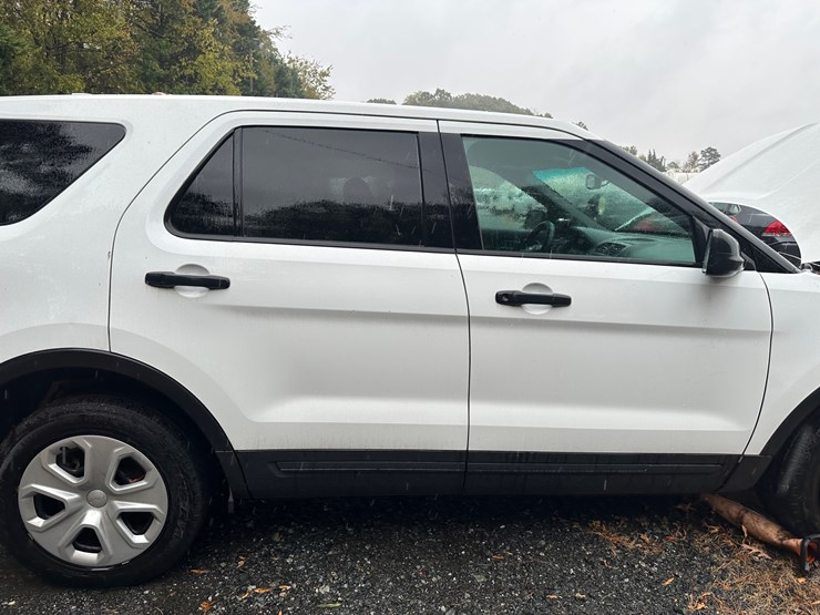 2016-ford-explorer-image-20