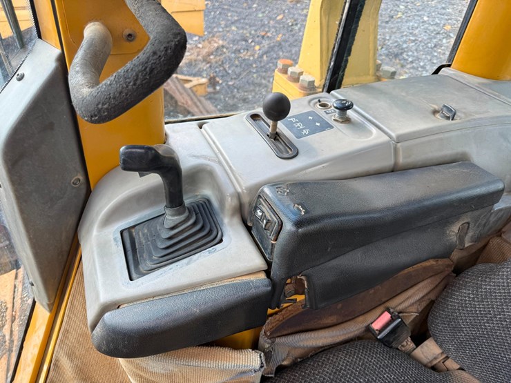 caterpillar-d6n-xl-image-13