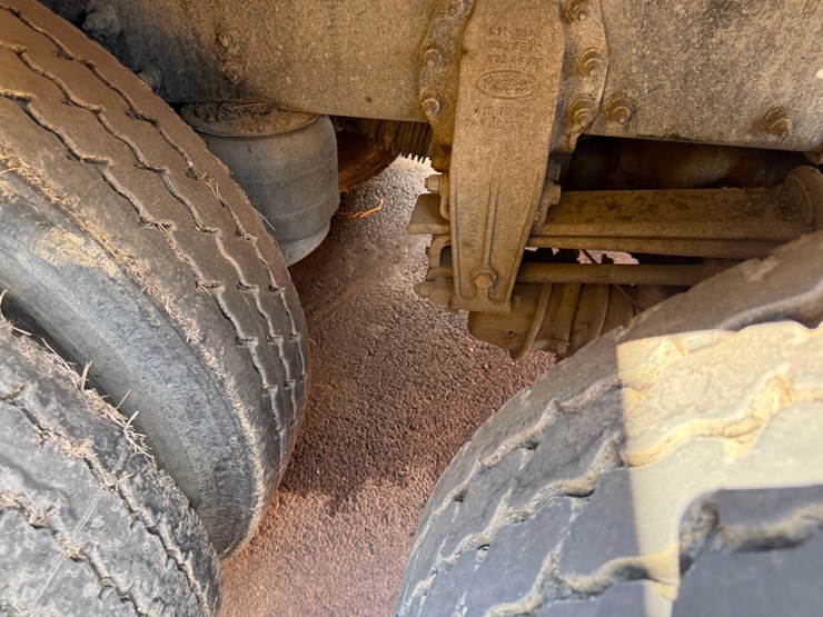 2018-peterbilt-567-image-7