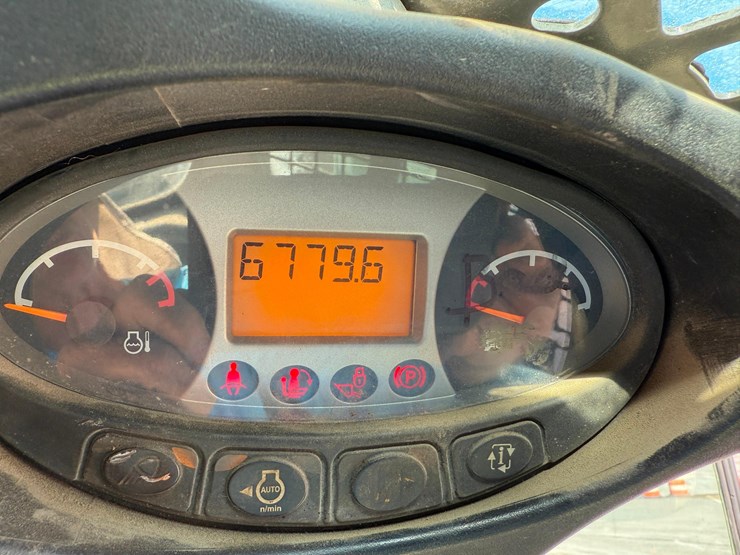 2015-bobcat-s650-image-12