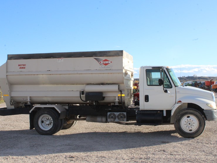 2004-international-durastar-4300-image-11