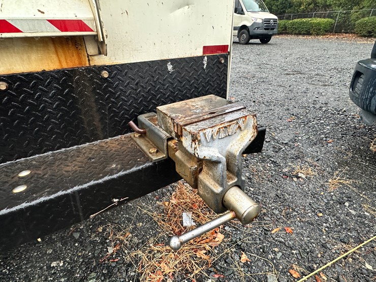 2014-ford-f350-xl-image-69