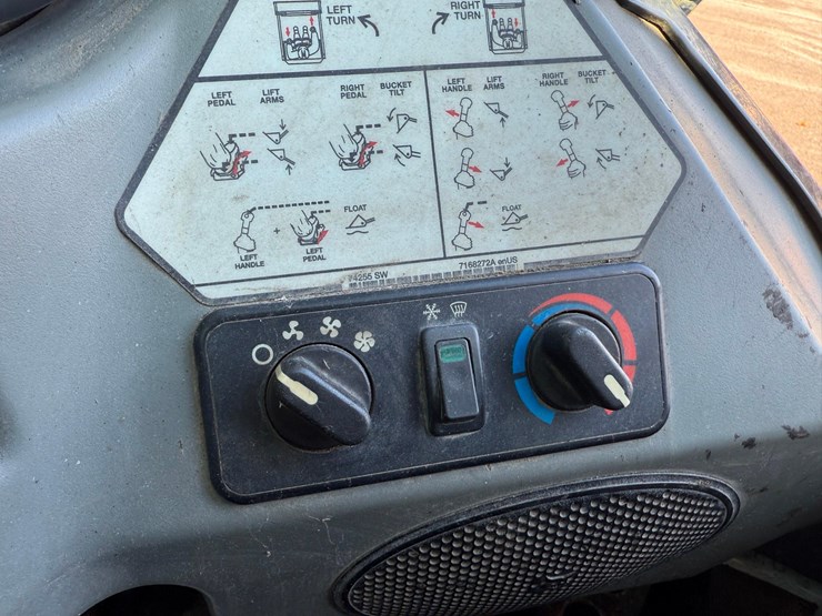 2016-bobcat-s650-image-13