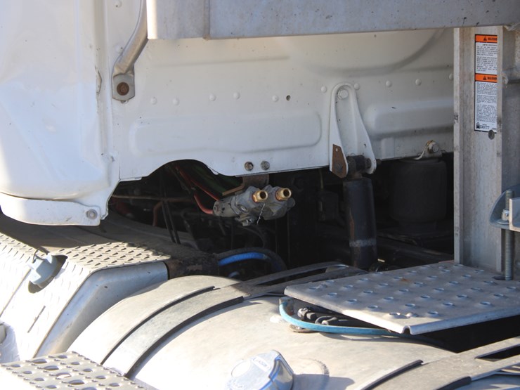 2016-freightliner-cascadia-125-image-14