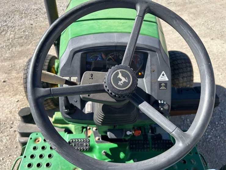 2011-john-deere-5085-70hp-utility-tractor-image-12