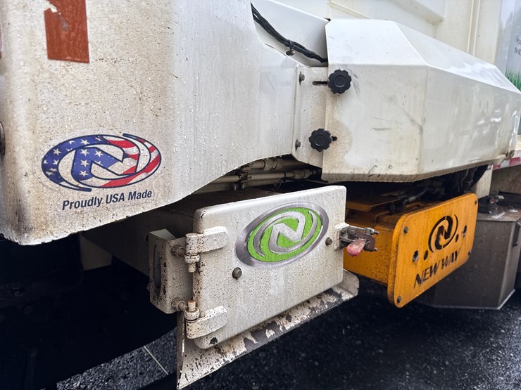 2016-autocar-acx64-image-11