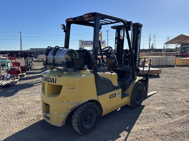 2011-hyundai-30l-7a-image-3