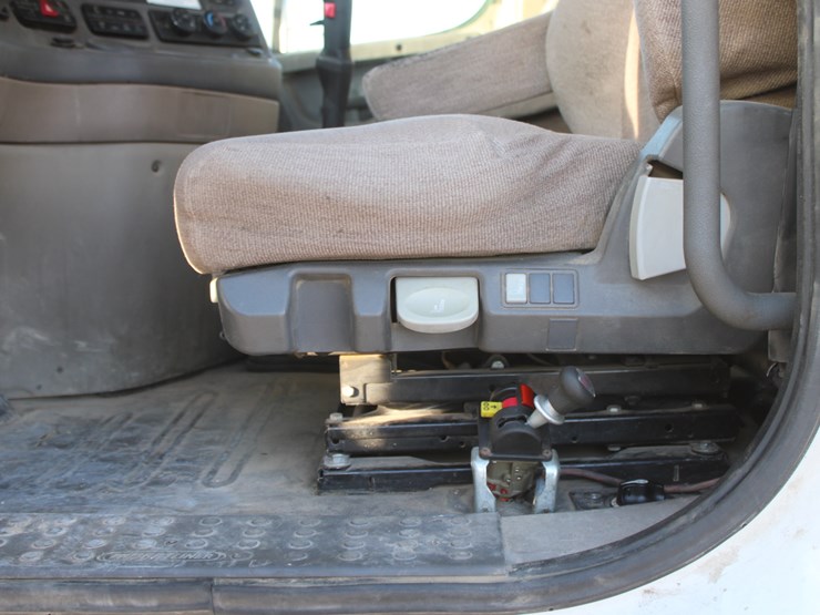 2016-freightliner-cascadia-125-image-57