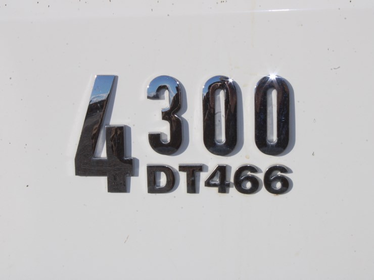 2004-international-durastar-4300-image-25