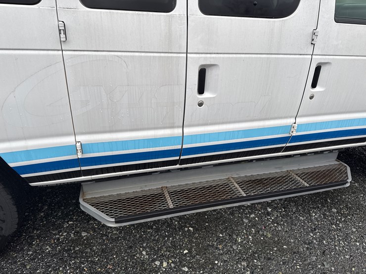 2009-ford-e350-image-15