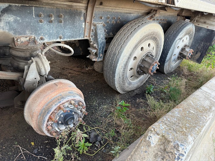 2003-peterbilt-378-image-12