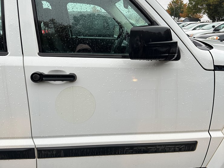 2012-jeep-liberty-image-16