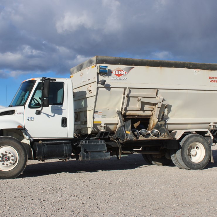 2004 INTERNATIONAL DURASTAR 4300