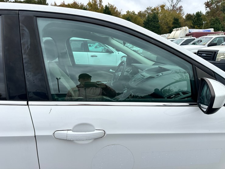 2014-ford-escape-image-16