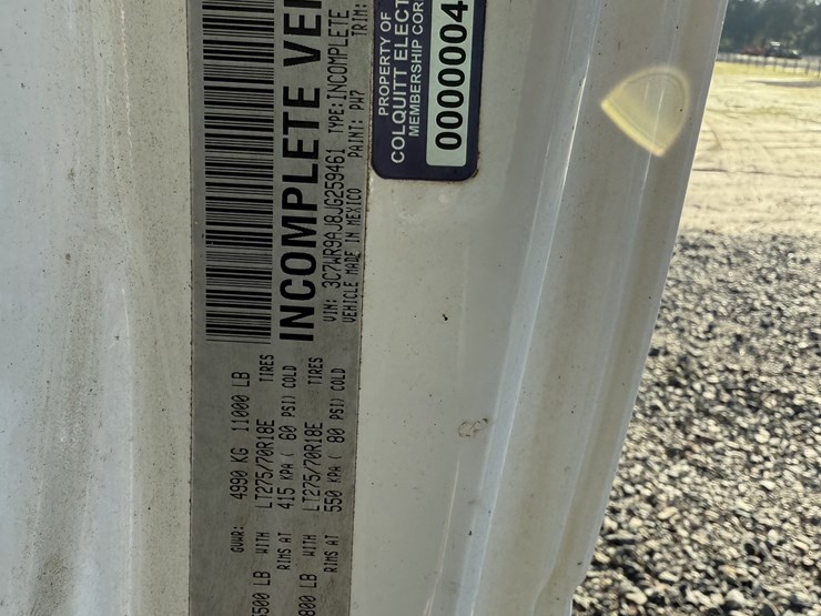 2018-dodge-ram-3500-image-24