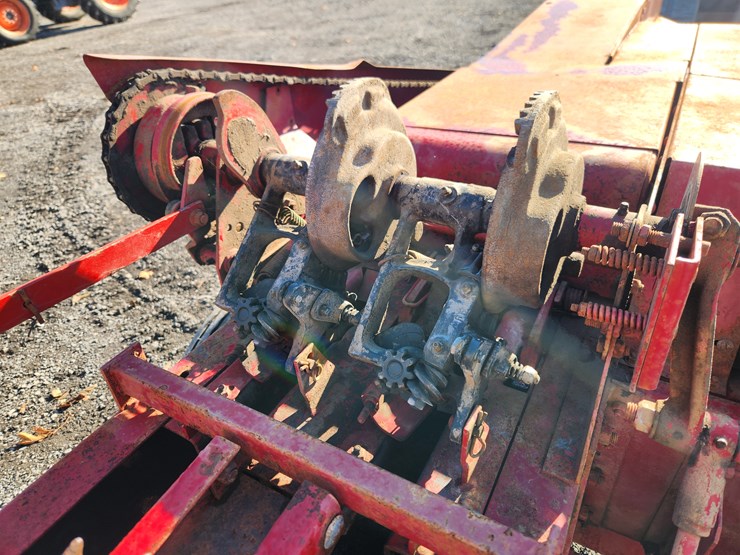 new-holland-273-image-5