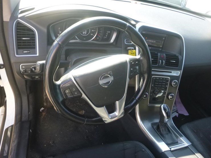 2014-volvo-xc60-image-10