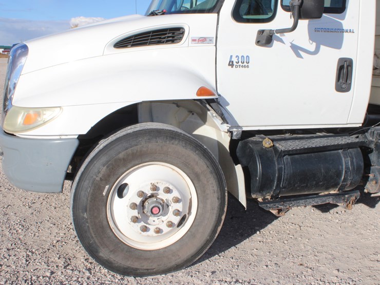 2004-international-durastar-4300-image-21