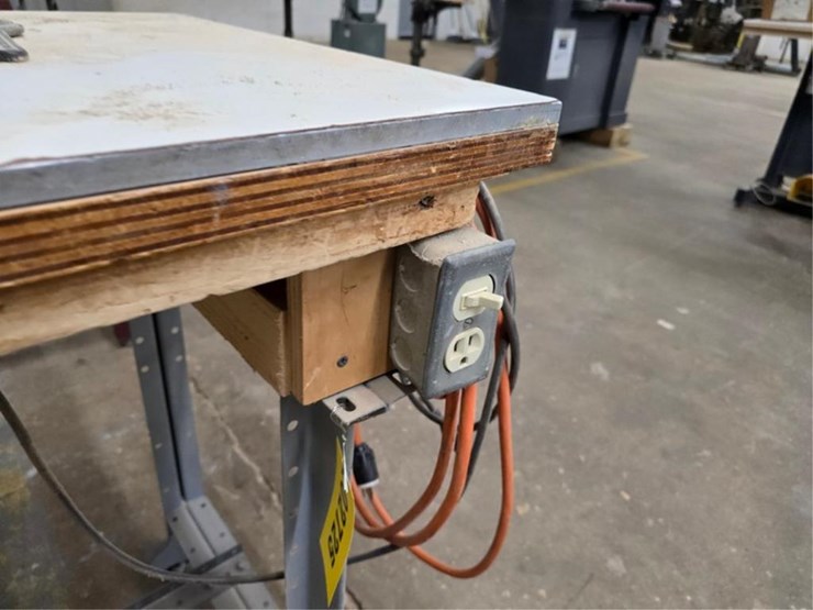 #2725-•-milwaukee-2'x3'-router-table-image-5