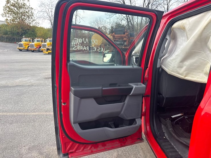 2022-ford-f150-xl-image-11