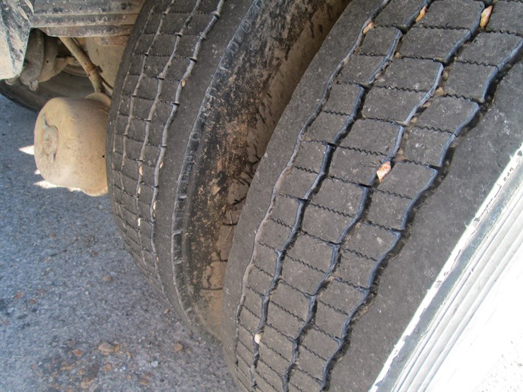 2016-freightliner-108sd-image-6