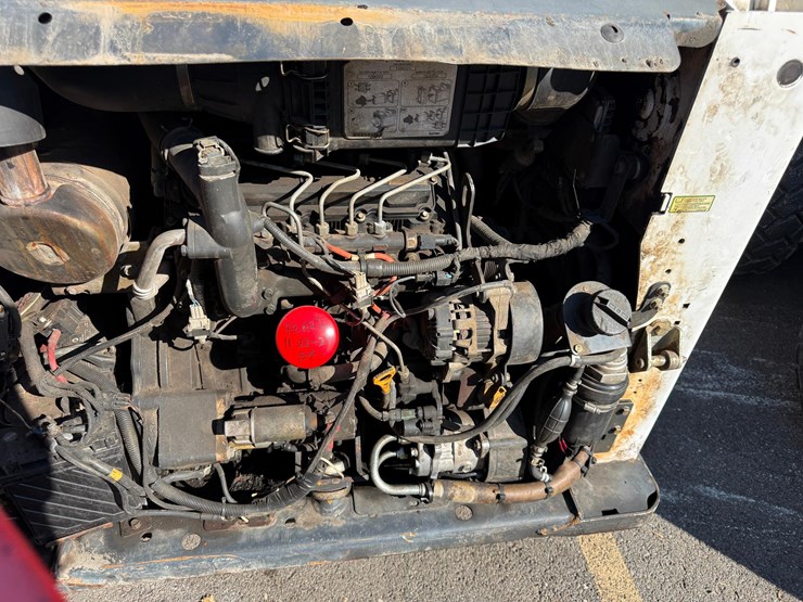 2016-bobcat-s650-image-14