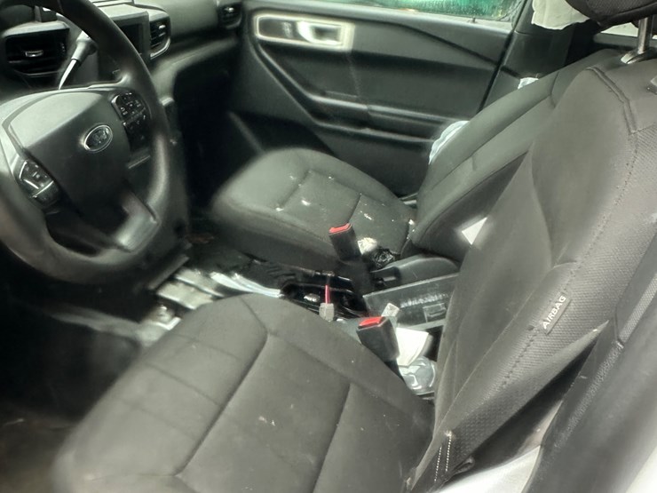 2021-ford-explorer-image-21