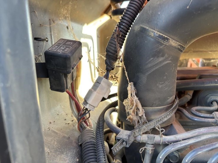 2006-kubota-m6040-image-47